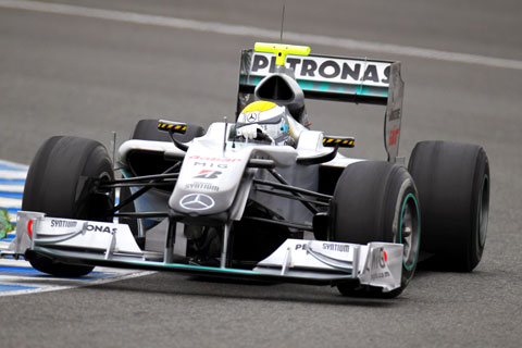 Rosberg najszybszy w deszczowym Jerez