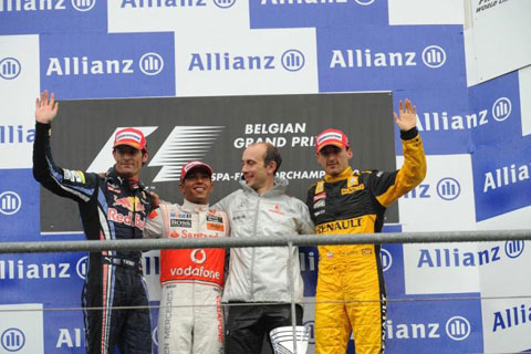 Hamilton zwycięża w deszczowym Spa