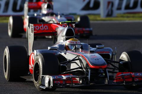 Hamilton i Kubica najszybsi na śliskim torze