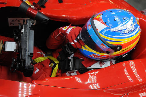 #1 trening: Alonso przed Red Bullem