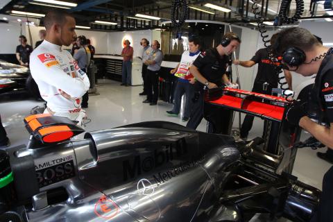 #1 trening: Hamilton przed Vettelem