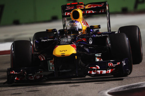 Vettel wygrywa, ale musi poczekać