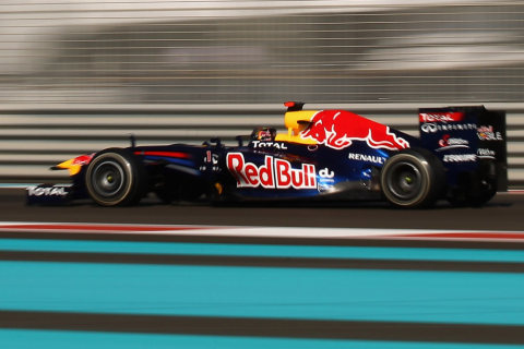 Vettel pokonał McLareny