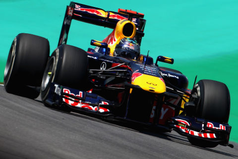 Vettel powraca na szczyt przed czasówką