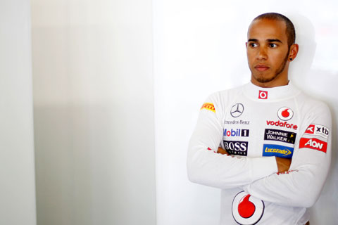 Hamilton zdyskwalifikowany, Maldonado na Pole Position
