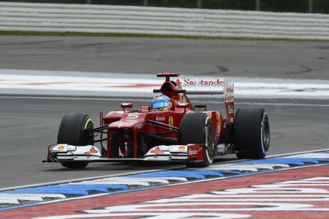 Alonso zdobywa pole position w mokrym Hockenheim