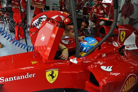 Alonso najszybszy przed kwalifikacjami