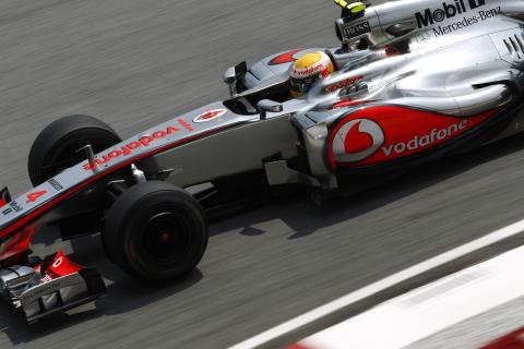 Hamilton przed Alonso po trzecim treningu