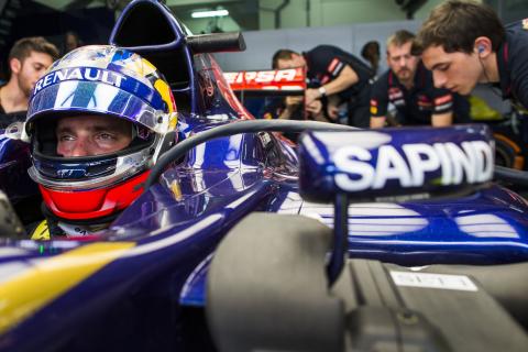 Vergne przygotowuje naklejki z przesłaniem dla Bianchiego