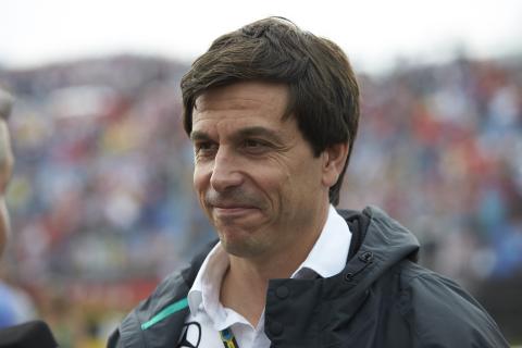 Wolff: nie zamierzamy zmieniać składu po sezonie 2015
