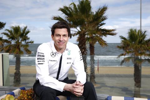 Wolff: F1 będzie trzymać się architektury silników V6