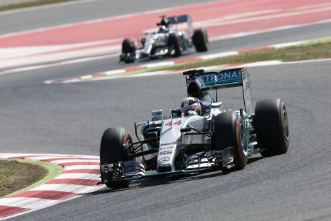 Q1: Mercedes dyktuje tempo