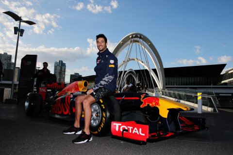 Alan Jones widzi Ricciardo w Ferrari