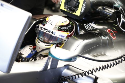 Hamilton zachowuje czyste konto w Melbourne