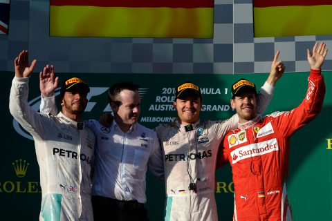 Mercedes wygrywa w strategicznym pojedynku z Ferrari