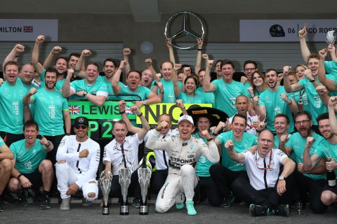 Mercedes apeluje do fanów
