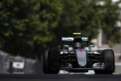 Rosberg zdobywa pole position, Hamilton "rozbija" bolid