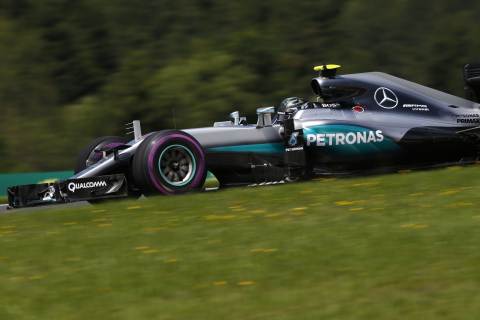 Rosberg musi stawić się przed sędziami wyścigu