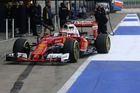 Raikkonen i Button otrzymują kary za wymianę podzespołów