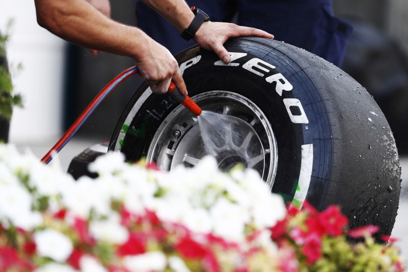 Pirelli obniżyło ciśnienie startowe w oponach przed GP Hiszpanii