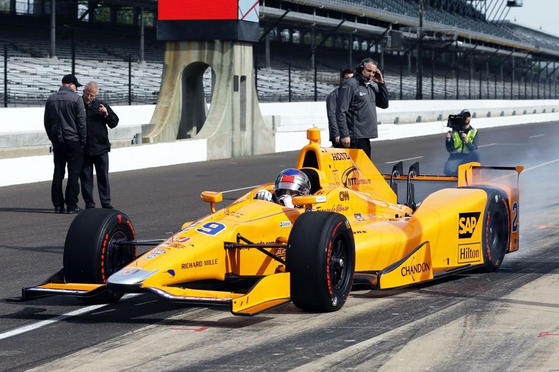 Fernando Alonso wywalczył 5 pole startowe, wygrał Scott Dixon