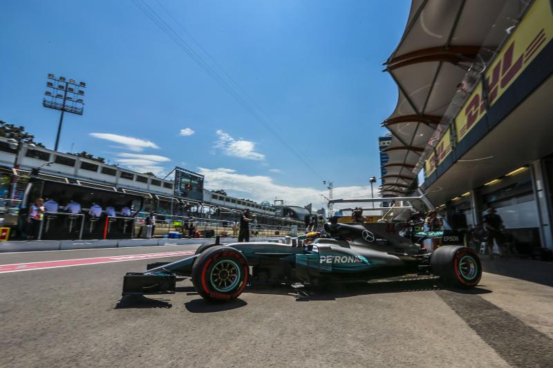 Q2: Hamilton dalej najszybszy, Stroll awansował do Q3