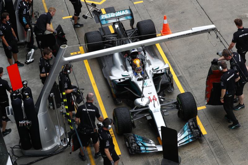 Q2: Hamilton rozprawił się z rekordem toru