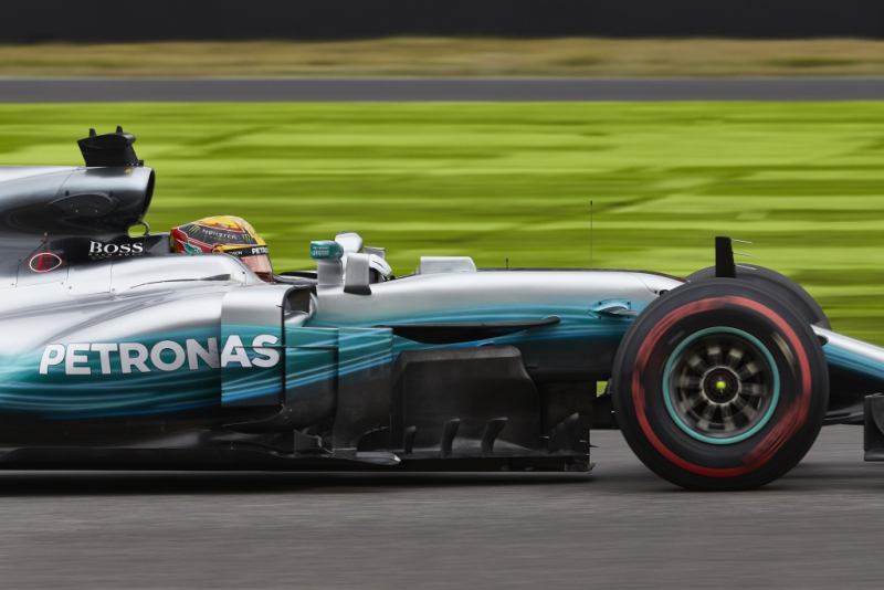 Hamilton po raz pierwszy wygrał czasówkę na torze Suzuka