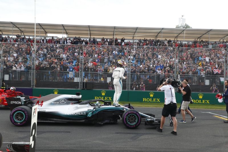 Hamilton sięgnął po 73. pole position zostawiając rywali daleko w tyle