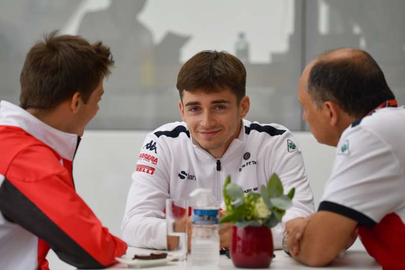 Leclerc podpisał już kontrakt z Ferrari?