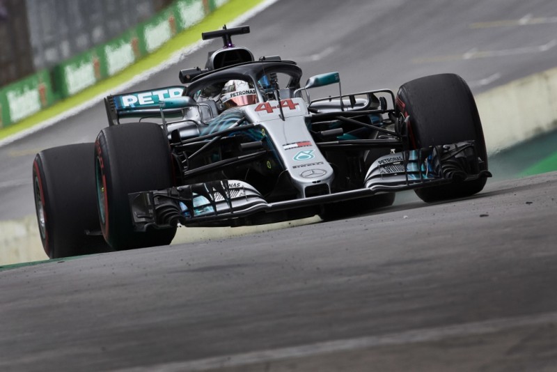 Hamilton uzyskał najlepszy czas w kwalifikacjach przed GP Brazylii