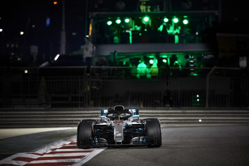 Hamilton sięgnął po pole position przed GP Abu Zabi