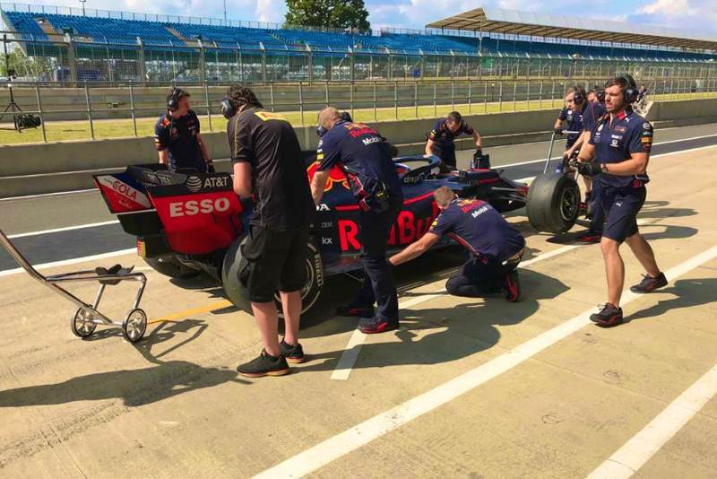 Buemi rozbił Red Bulla na testach opon