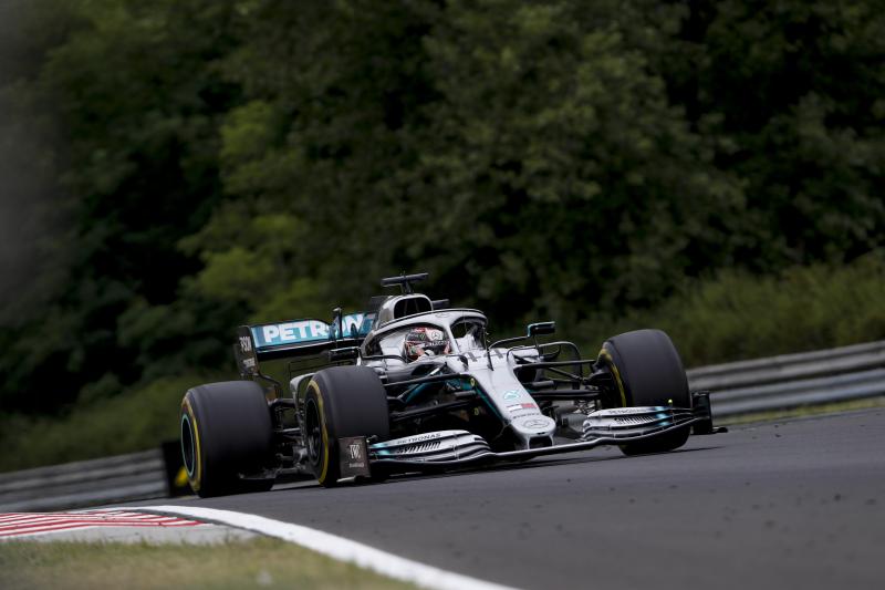 Q2: Hamilton najszybszy na średnim ogumieniu, Verstappen tuż za nim