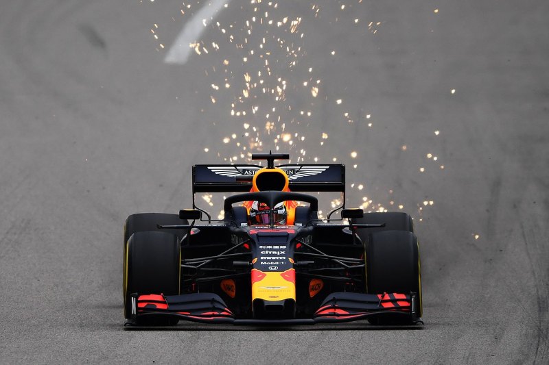 Verstappen przed Leclerciem w 2. treningu w Soczi 