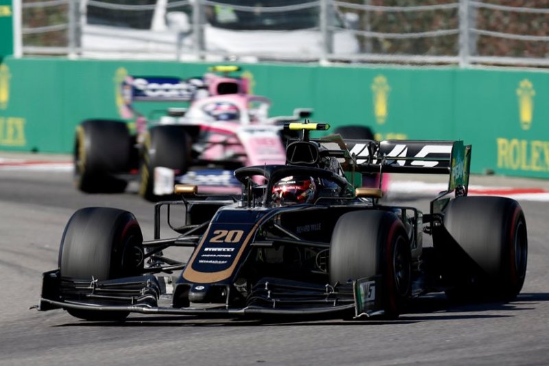 Grosjean zły po incydencie, Magnussen nie zgadza się z "głupią karą"