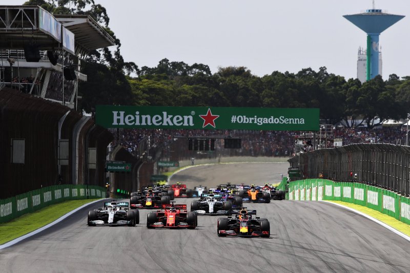 Verstappen wygrał po dramatycznej końcówce wyścigu w Sao Paulo