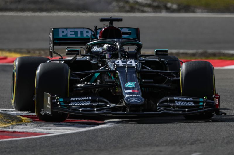 Q2: Hamilton najszybszy, ale Verstappen depcze mu po piętach