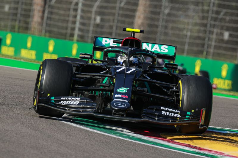 Bottas sięgnął po pole position na historycznej Imoli