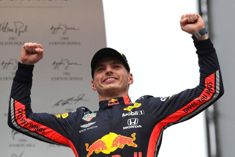 Verstappen nie myśli o przejściu do Mercedesa