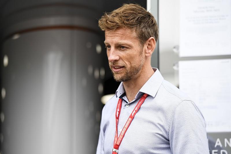 Button: nie widziałem nikogo, kto "lałby" Alonso tak jak Ocon w tym roku