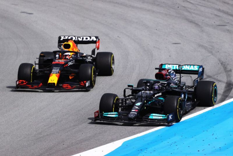 Mercedes udowodnił, że Verstappen jechał za szybko w zakręcie "Copse"