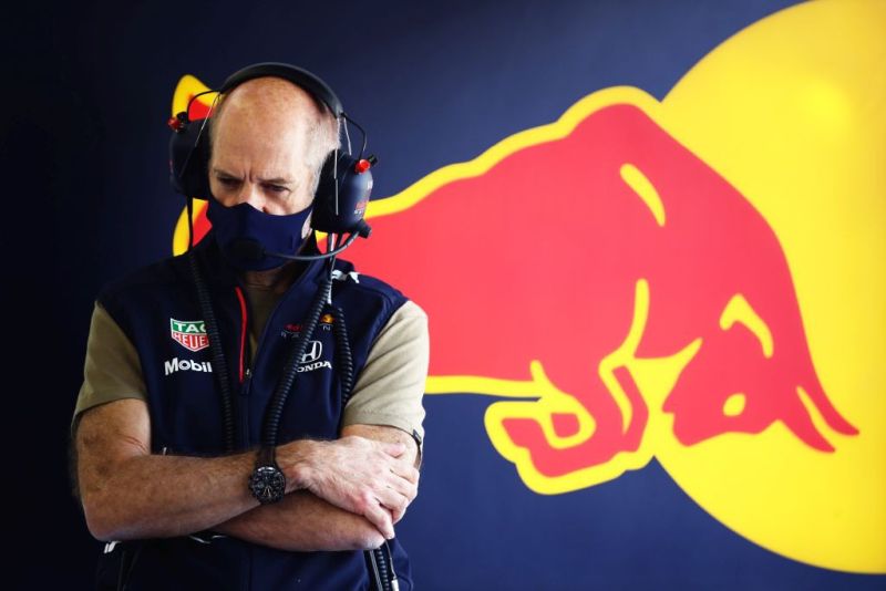 Newey twierdzi, że Mercedes ciągle "kontroluje" Red Bulla