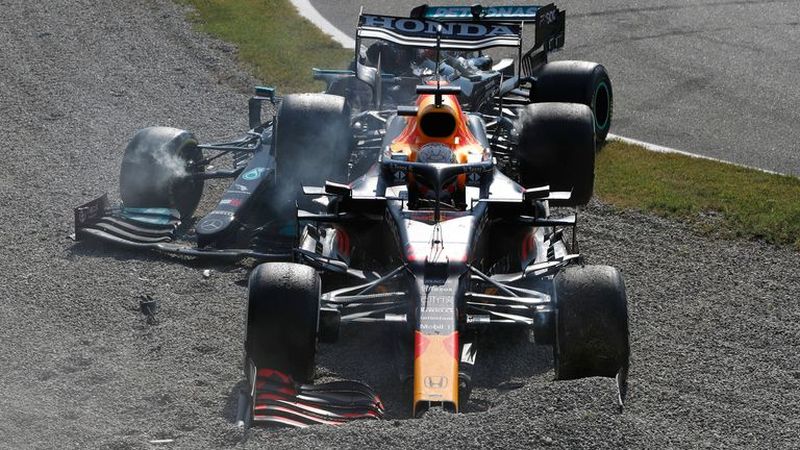 Hill: Verstappen mógł sobie pomyśleć - "muszę go wyeliminować"
