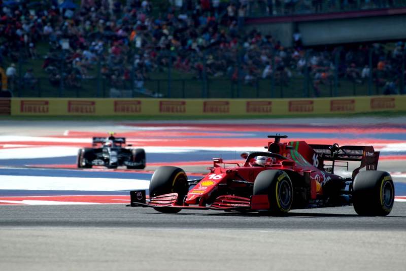 Q1: Leclerc przed Red Bullem, Mercedes daleko z tyłu