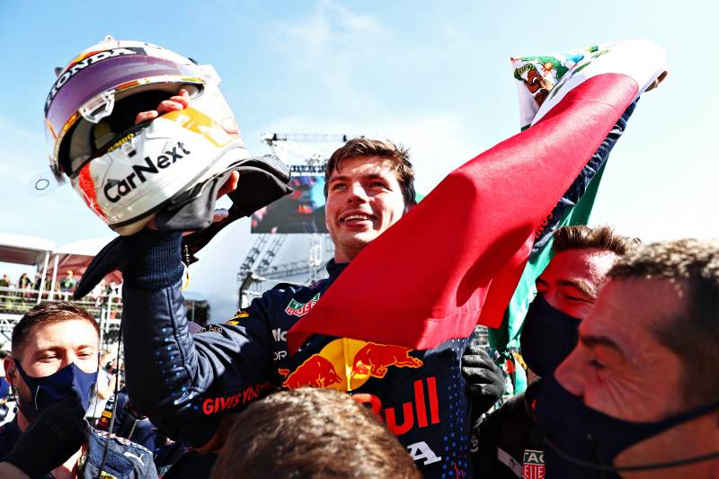 Verstappen nie pozostawił złudzeń Hamiltonowi i wygrał w Meksyku