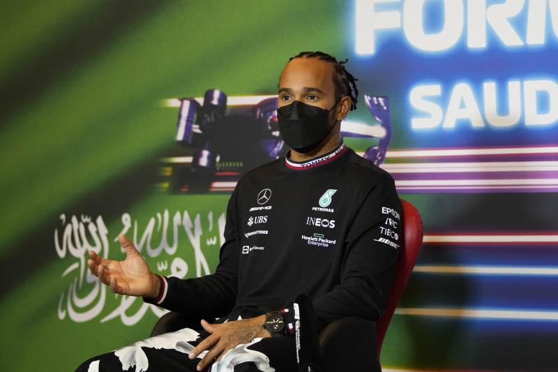 Hamilton minimalnie przed Verstappenem po pierwszym treningu