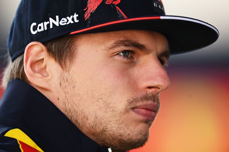 Verstappen na domowym torze Ferrari sięgnął po pierwsze pole position w tym roku 