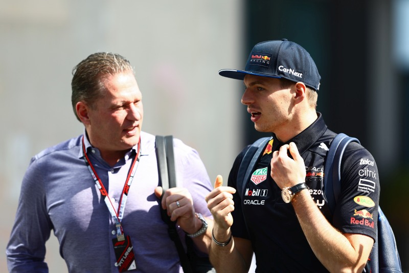 Jos Verstappen też cieszył się z dublowania Hamiltona przez Maxa