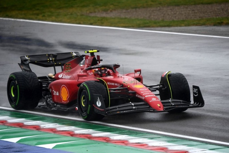 FIA przygląda się specyfikacji bolidu Ferrari z testów Pirelli